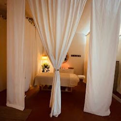 Negocio 1111 Holistic Zone & Massage Center