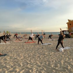 Negocio 3rd Street Beach Yoga