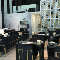 Negocio Alibi Nail + Beauty Bar