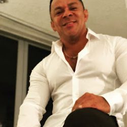 Negocio Andres Beauty Miami Yes Is Inside In White Space Salon