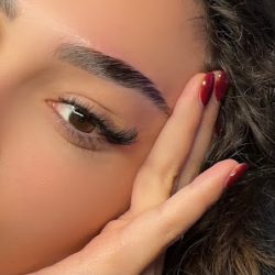 Negocio Beauty And Bronze Lash Studio