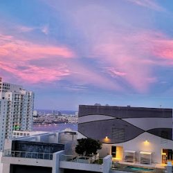 Negocio Brickell Flatiron Condominiums