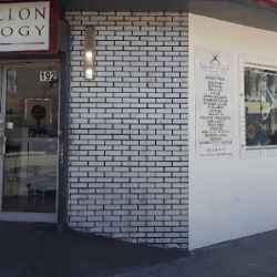Negocio Danny Dillon Shampology Salon