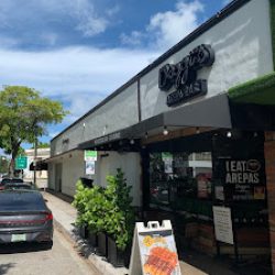 Negocio Doggi's Arepa Bar