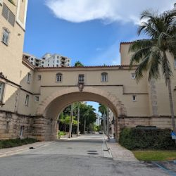 Negocio Douglas Entrance