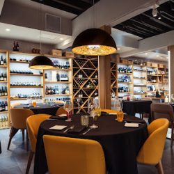 Negocio Ferraro's Kitchen Restaurant And Wine Bar
