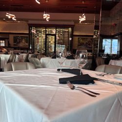 Negocio Fleming’s Prime Steakhouse & Wine Bar