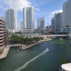Negocio Latitude One International Business Center