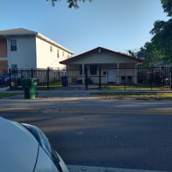 Negocio Miami Cheapest Hostel