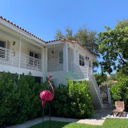 Negocio Oasis / Primazzo Stays