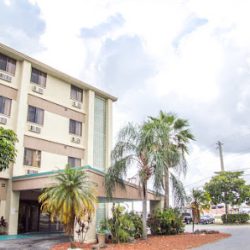 Negocio Signature Healthcare Center Of Waterford