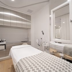 Negocio Silver Mirror Facial Bar - Brickell
