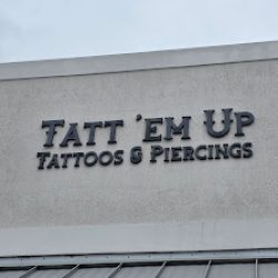 Negocio Tatt 'em Up Tattoos & Piercings