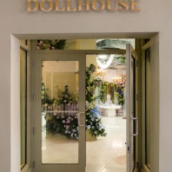 Negocio The Enchanted Dollhouse