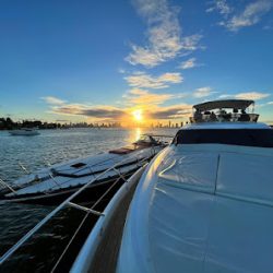 Negocio Ycn Miami (aka. Yacht Charter Network)