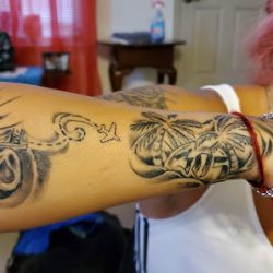 Negocio Yellow Ink Tattoos